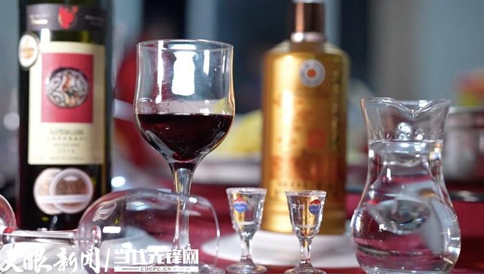 伊梅列季州举行当地的红葡萄酒大赛